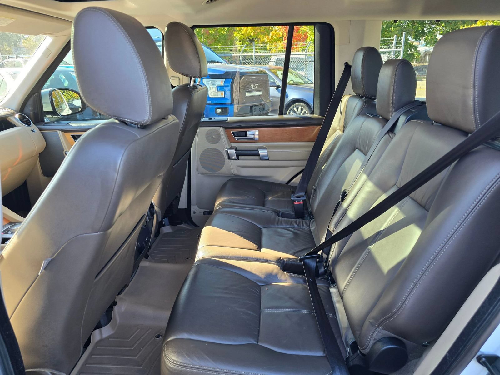 Used 2015 Land Rover LR4 HSE LUX AWD/4WD image 17