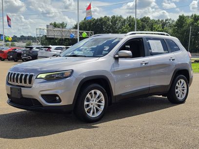 Used 2019 Jeep Cherokee Latitude w/ Popular Appearance Group