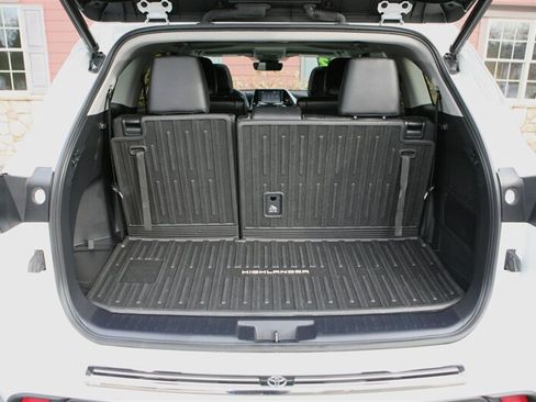 Used 2022 Toyota Highlander XLE image 14