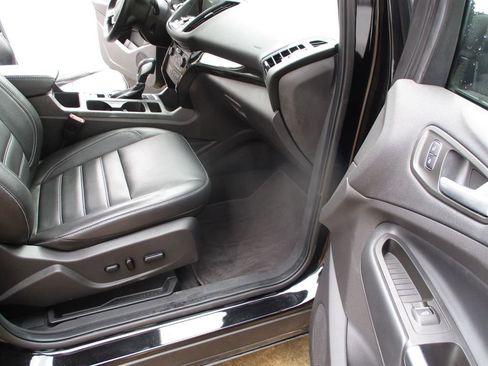 Used 2019 Ford Escape Titanium image 10