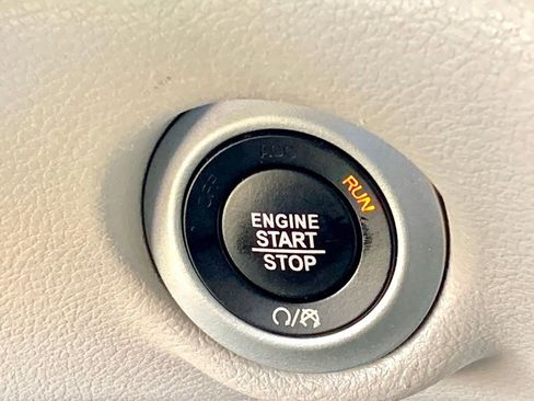 Used 2023 Chrysler Voyager LX FWD image 6