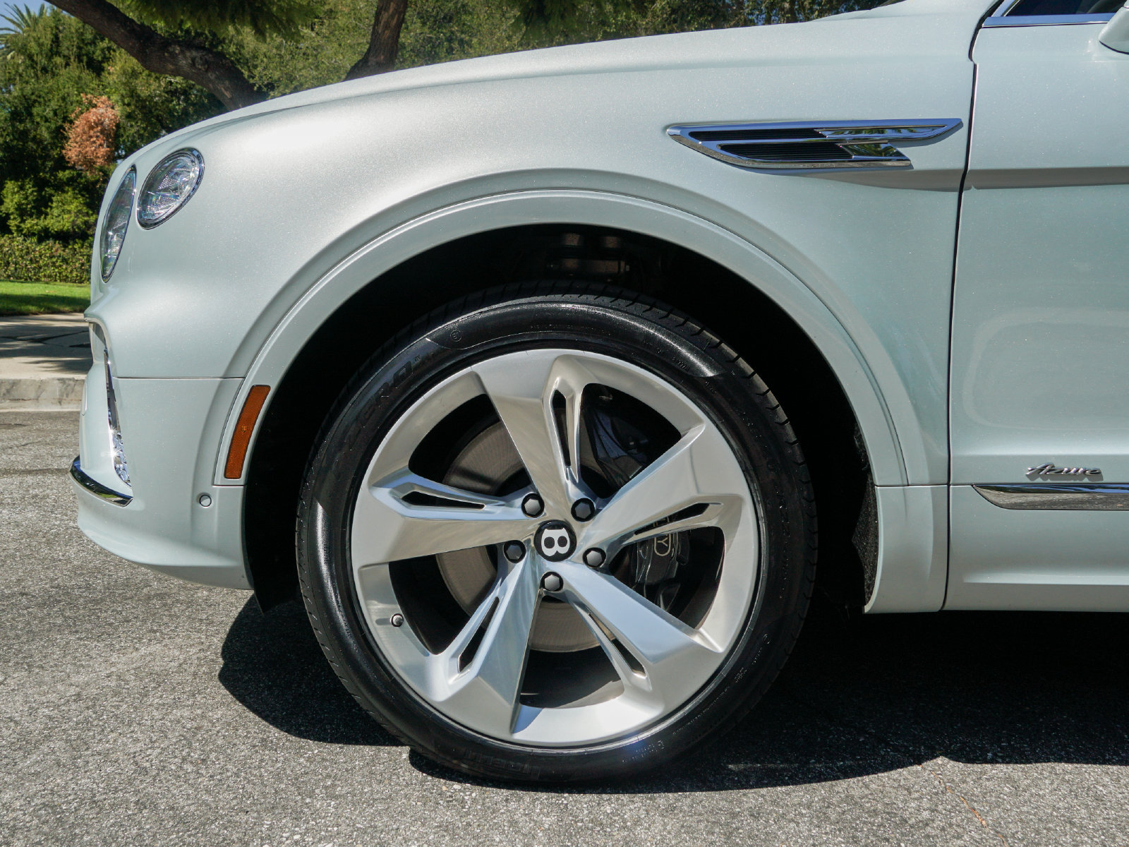 Certified 2023 Bentley Bentayga AWD/4WD image 11