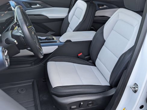 Used 2024 Chevrolet Equinox EV LT w/ LPO, Blackout Package image 16