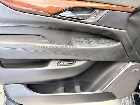 Used 2015 Cadillac Escalade 4WD image 15