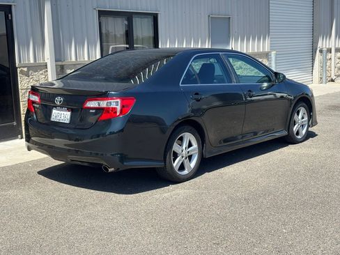Used 2012 Toyota Camry SE image 3