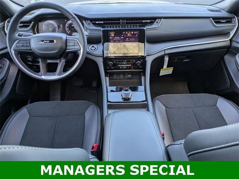 New 2025 Jeep Grand Cherokee Altitude image 24