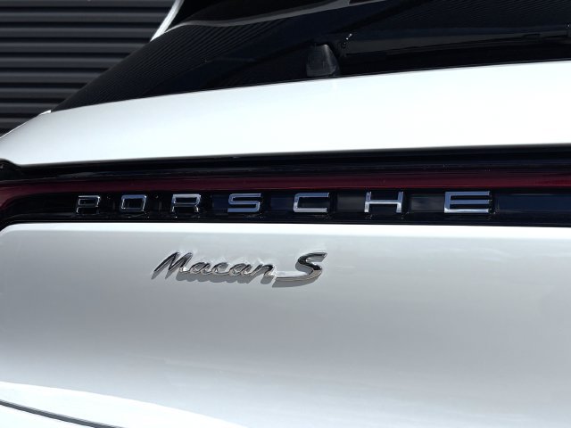 Certified 2025 Porsche Macan S AWD/4WD image 27