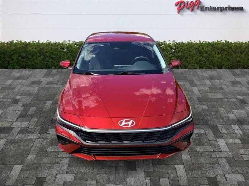 Used 2026 Hyundai Elantra SE FWD image 6