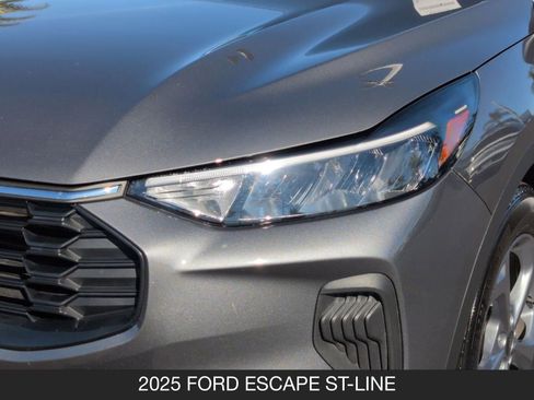 Used 2025 Ford Escape ST-Line image 10