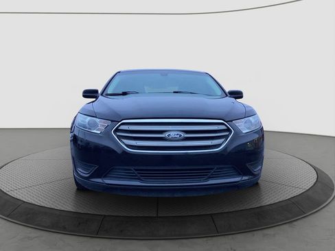 Used 2016 Ford Taurus SE image 2