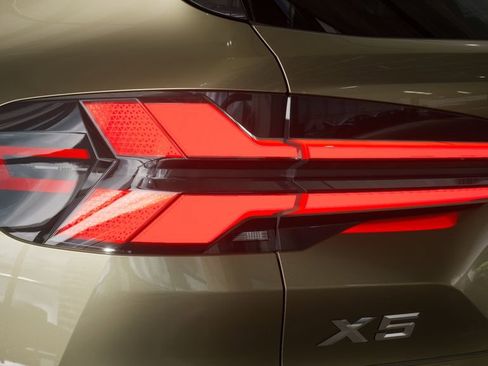 Used 2026 BMW X5 sDrive40i w/ M Sport Package image 33