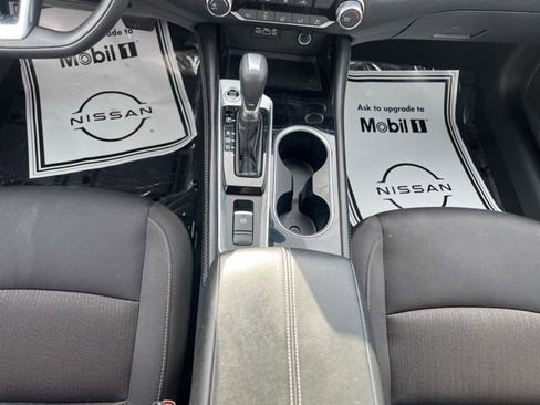 Used 2023 Nissan Altima 2.5 SV image 18