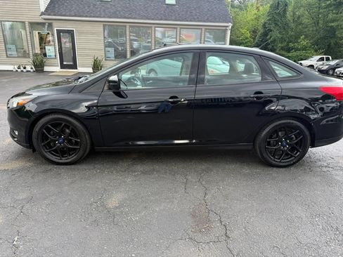 Used 2016 Ford Focus SE w/ Equipment Group 201A FWD image 5