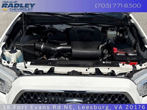 Used 2019 Toyota Tacoma TRD Off-Road AWD/4WD image 10