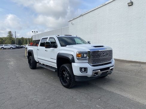 Used 2019 GMC Sierra 2500 Denali w/ Duramax Plus Package image 8