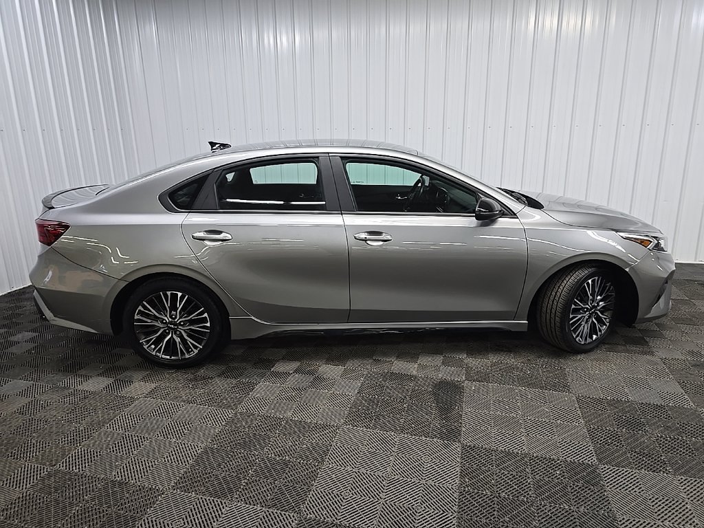 Used 2022 Kia Forte GT-Line FWD image 2