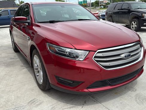 Used 2017 Ford Taurus SEL FWD image 3