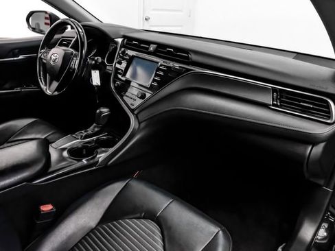 Used 2019 Toyota Camry SE image 18