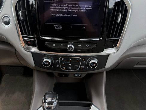 Used 2020 Chevrolet Traverse LT w/ Driver Confidence II Package AWD/4WD image 11