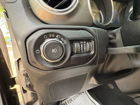 Used 2019 Jeep Wrangler Unlimited Sahara w/ LED Lighting Group AWD/4WD image 32