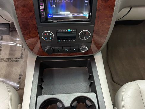 Used 2011 Chevrolet Avalanche LT image 17