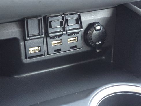 Used 2021 Toyota Highlander LE image 8