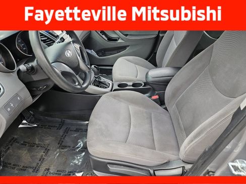 Used 2015 Hyundai Elantra SE FWD image 7