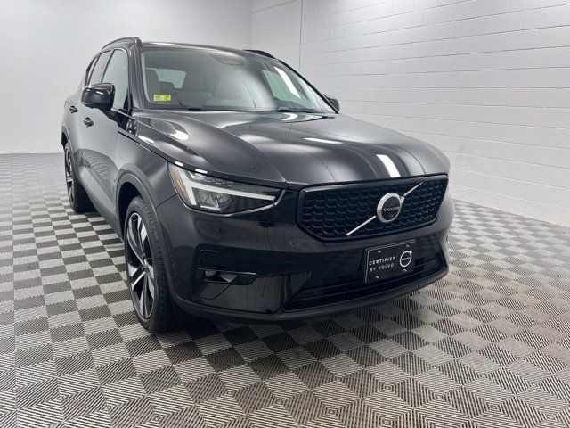Certified 2023 Volvo XC40 B5 Plus w/ Driver Assist Package AWD/4WD image 1