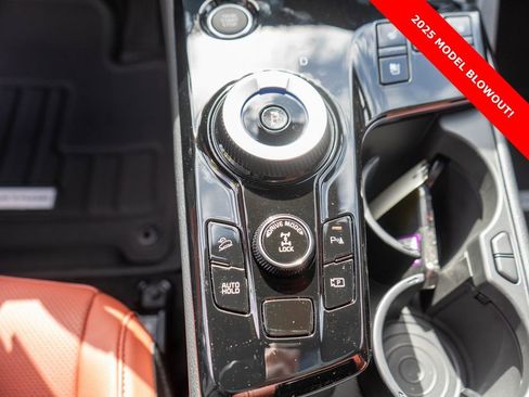 Used 2025 Kia Sportage SX Prestige image 24