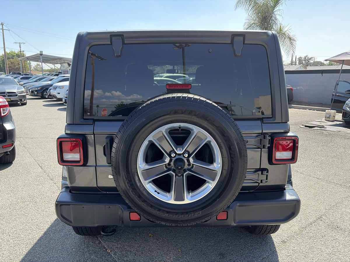 Used 2019 Jeep Wrangler Unlimited Sahara AWD/4WD image 3