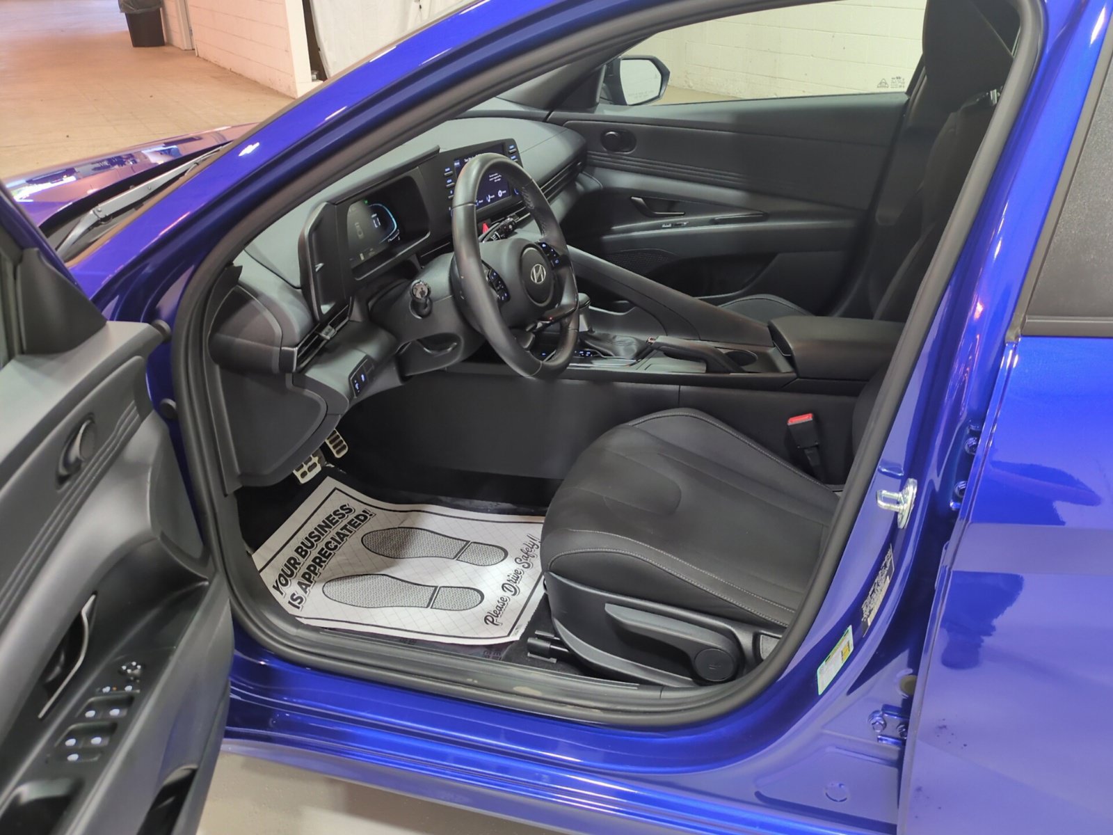 Used 2025 Hyundai Elantra Sport FWD image 15