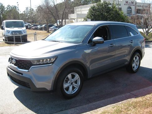 Used 2021 Kia Sorento LX image 9