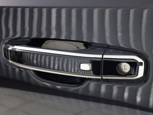 Used 2021 GMC Yukon XL Denali w/ Denali Premium Package image 24