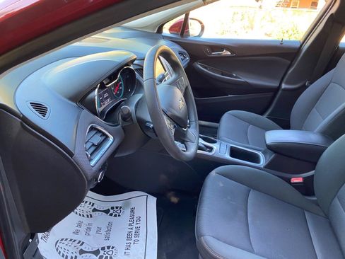 Used 2018 Chevrolet Cruze LT FWD image 23