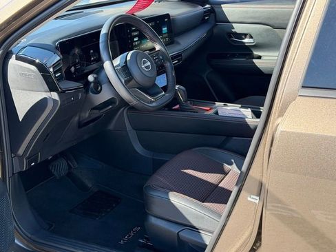 Certified 2025 Nissan Kicks SR image 11