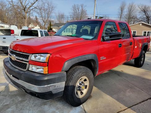 Used 2006 Chevrolet Silverado 3500 4x4 Crew Cab w/ Heavy-Duty Power Package image 3