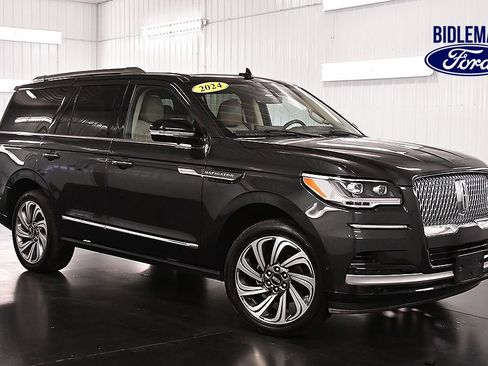 Used 2024 Lincoln Navigator Reserve AWD/4WD image 1
