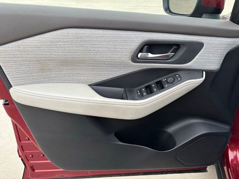 Used 2023 Nissan Rogue SV image 15