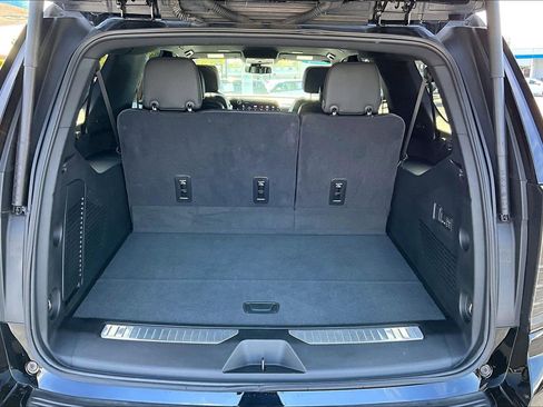 Used 2025 Chevrolet Suburban Premier image 5