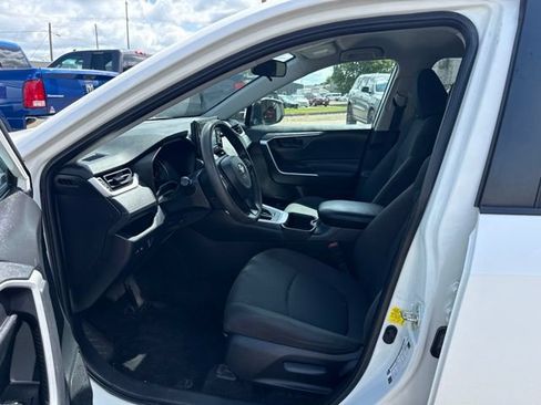 Used 2022 Toyota RAV4 LE w/ Carpet Mat Package (TMS) FWD image 9