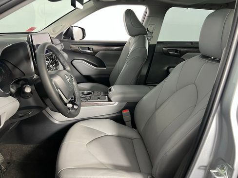 Used 2023 Toyota Highlander Limited image 23