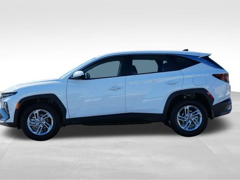 Certified 2025 Hyundai Tucson SE image 4