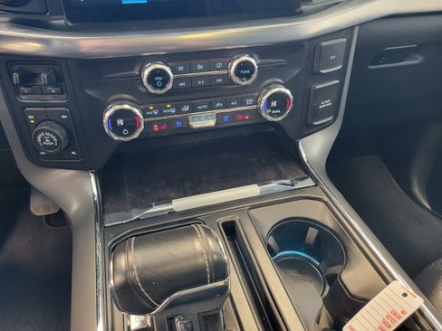 Used 2021 Ford F150 Lariat w/ Max Trailer Tow Package image 19