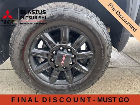 Used 2025 GMC Sierra 2500 AT4 w/ AT4 Premium Plus Package AWD/4WD image 8