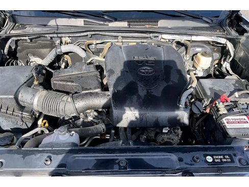 Used 2016 Toyota Tacoma SR5 image 12