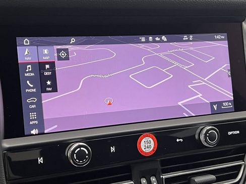 Certified 2025 Porsche Macan AWD/4WD image 13