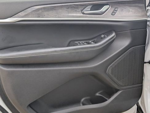 Used 2024 Jeep Grand Cherokee L Limited image 14