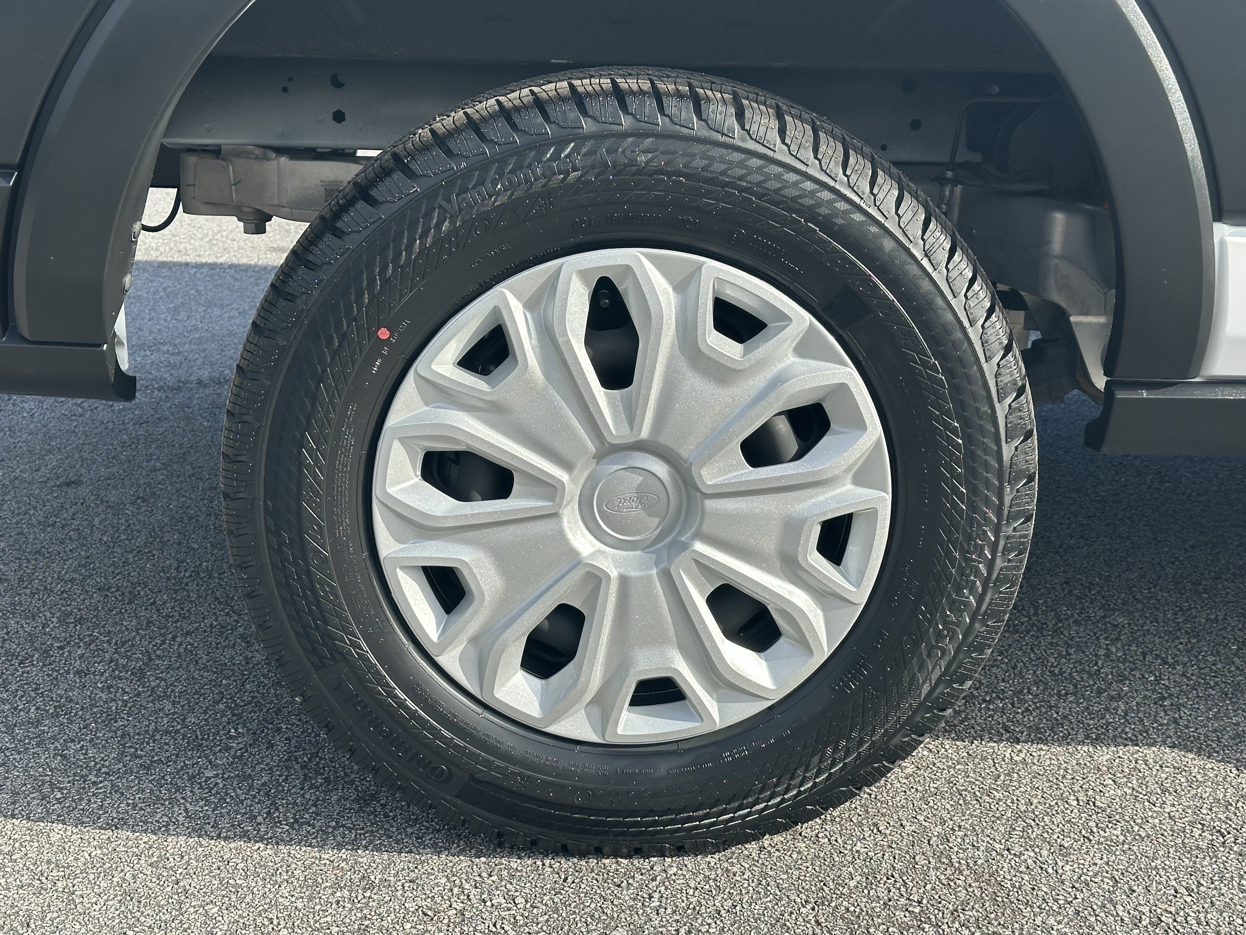 Used 2024 Ford E-Transit Low Roof RWD image 17