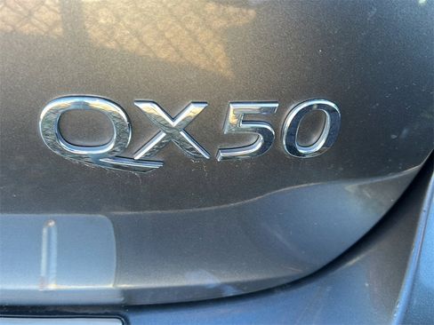 Used 2017 INFINITI QX50 2WD w/ Premium Plus Package image 8