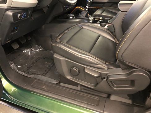 Used 2022 Ford Bronco Badlands image 13